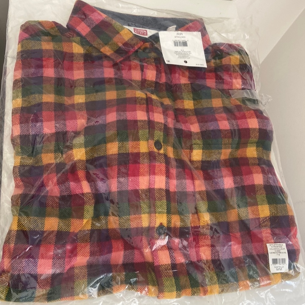 Giftable! BNWT Plaid Long-sleeve Button Up Shirt